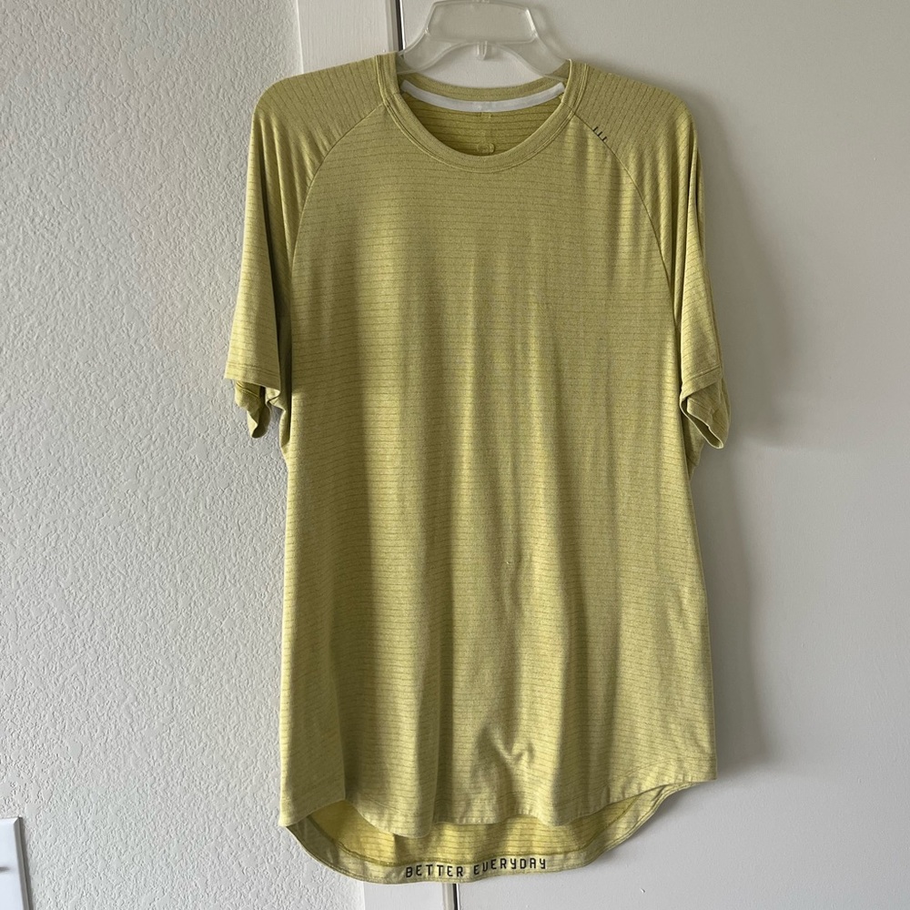 Men’s Lululemon Large Dry Sense Yellow shirt